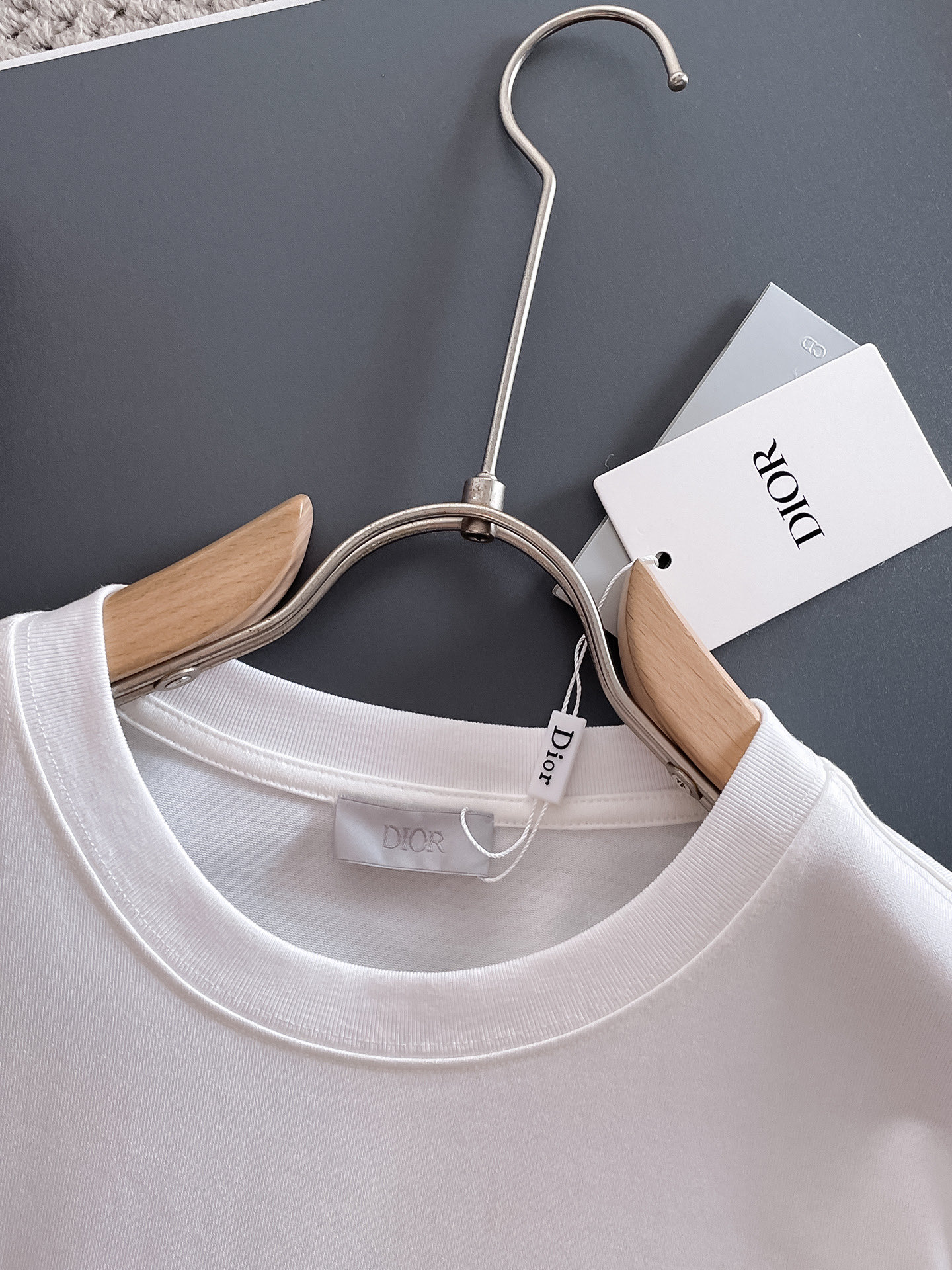  Dior 🔥🔥高端定制 2025春夏新款首发专柜最新款短袖圆领T恤 高端订制 设计前卫时尚！品牌log