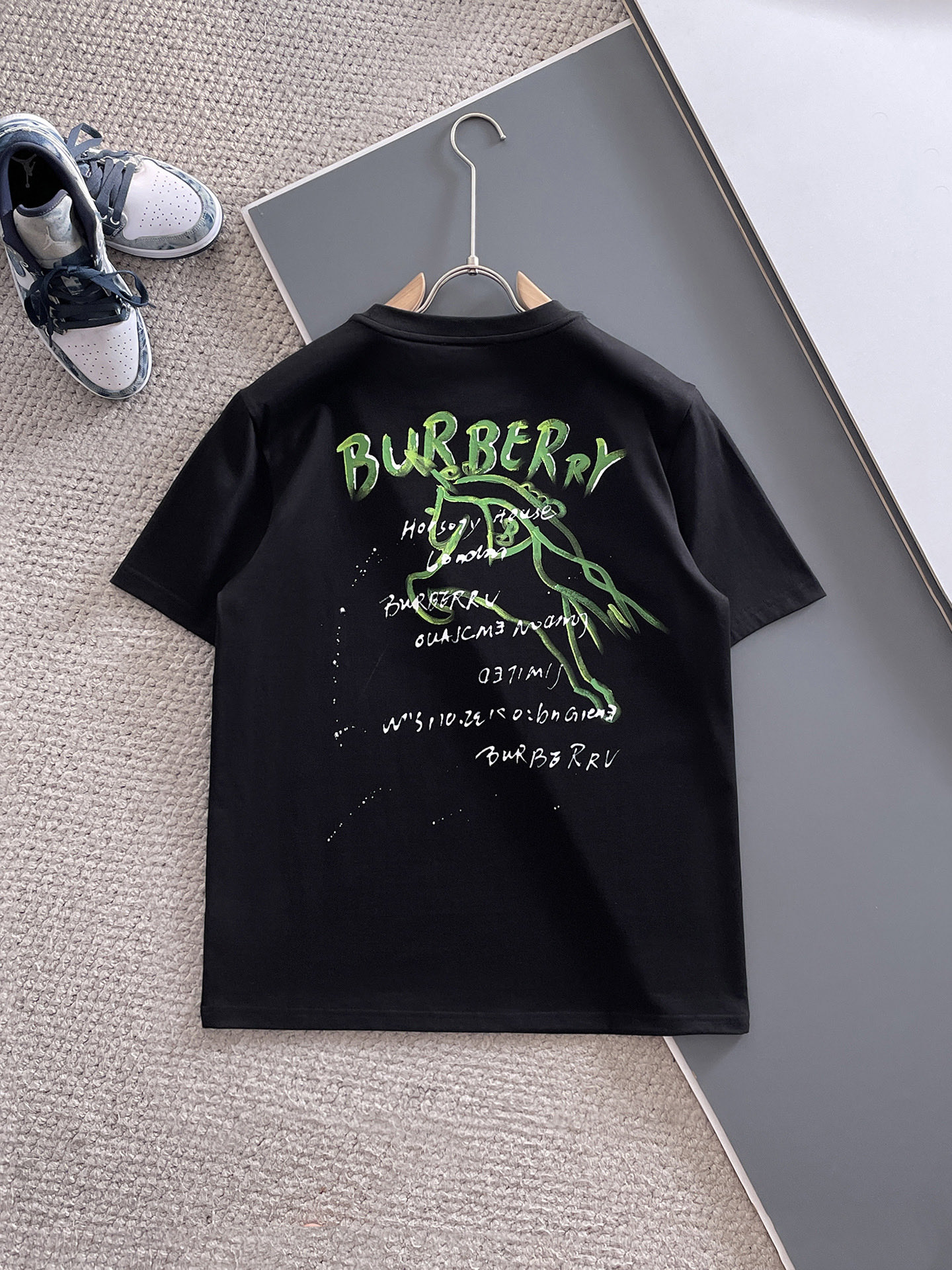  Burberry 🔥🔥高端定制 2025春夏新款首发专柜最新款短袖圆领T恤 高端订制 设计前卫时尚！品