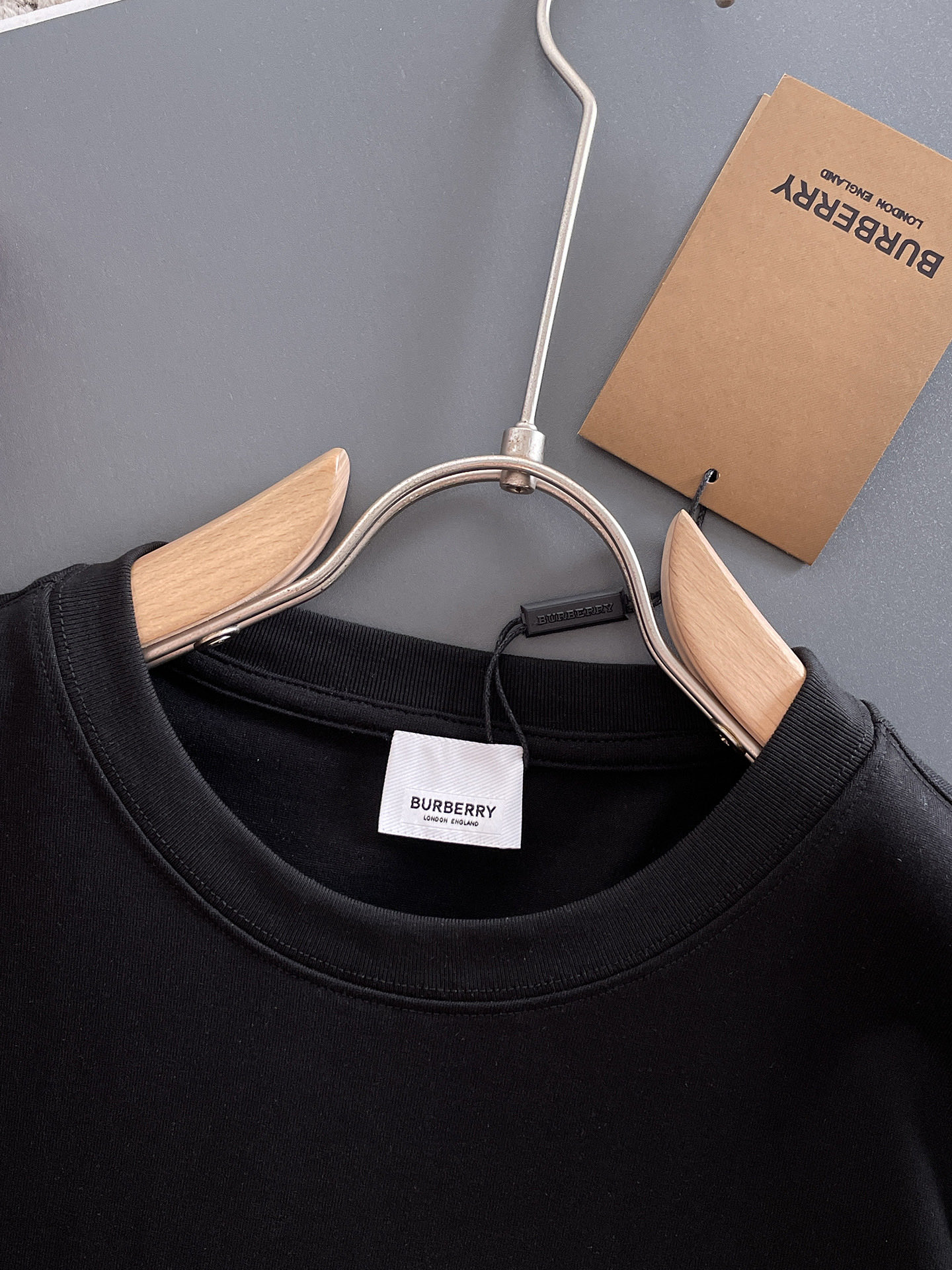  Burberry 🔥🔥高端定制 2025春夏新款首发专柜最新款短袖圆领T恤 高端订制 设计前卫时尚！品