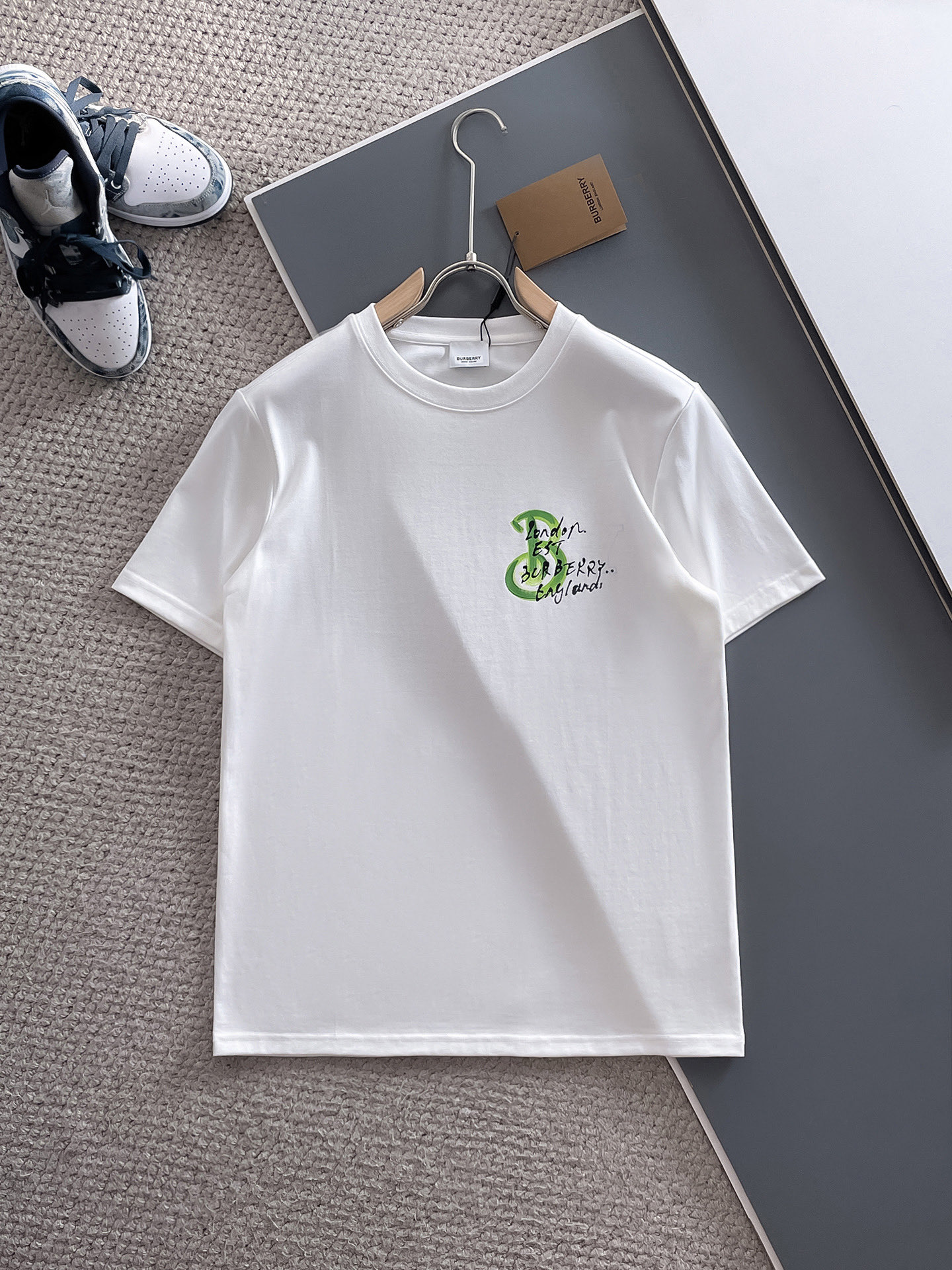  Burberry 🔥🔥高端定制 2025春夏新款首发专柜最新款短袖圆领T恤 高端订制 设计前卫时尚！品