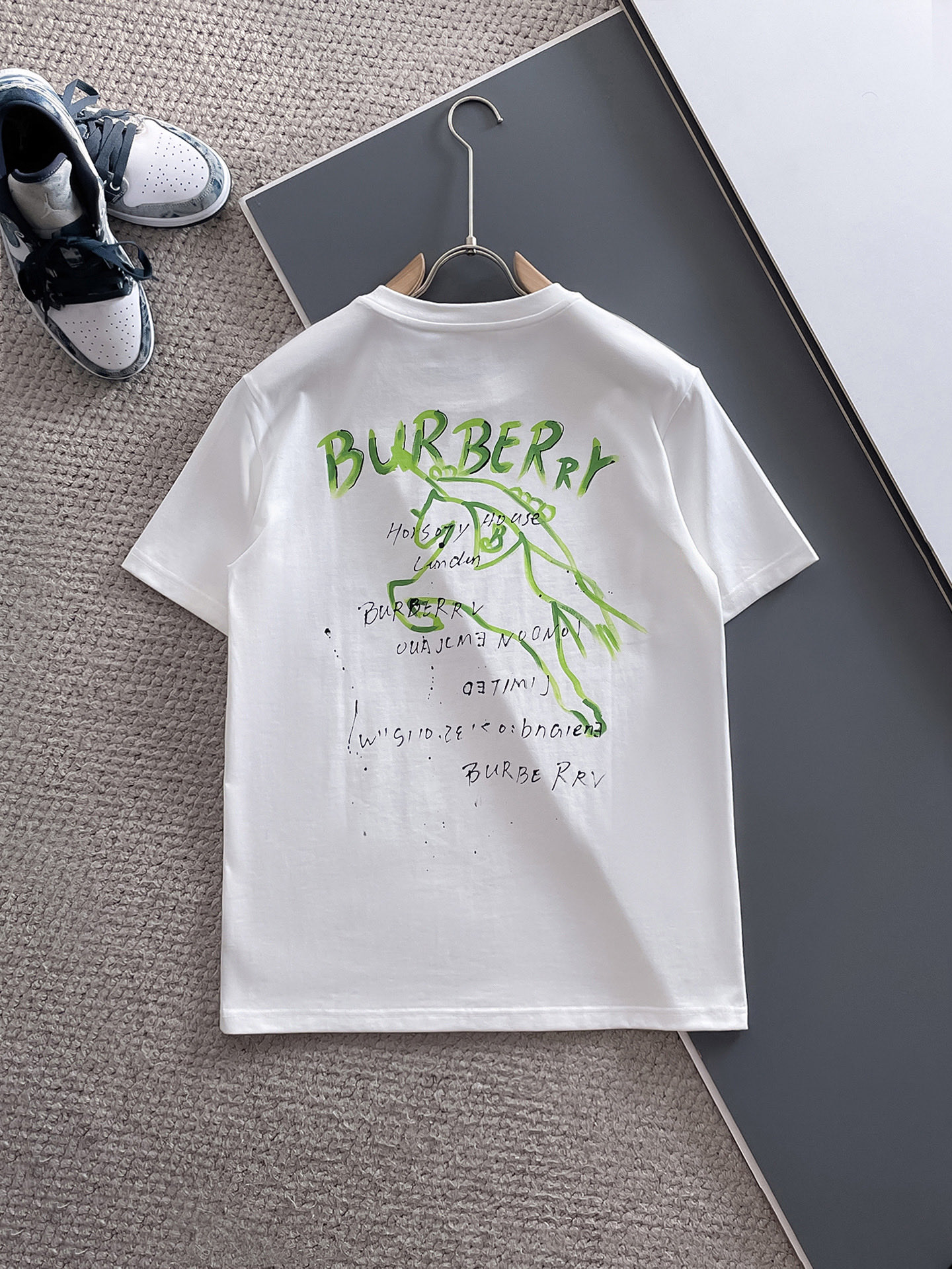  Burberry 🔥🔥高端定制 2025春夏新款首发专柜最新款短袖圆领T恤 高端订制 设计前卫时尚！品