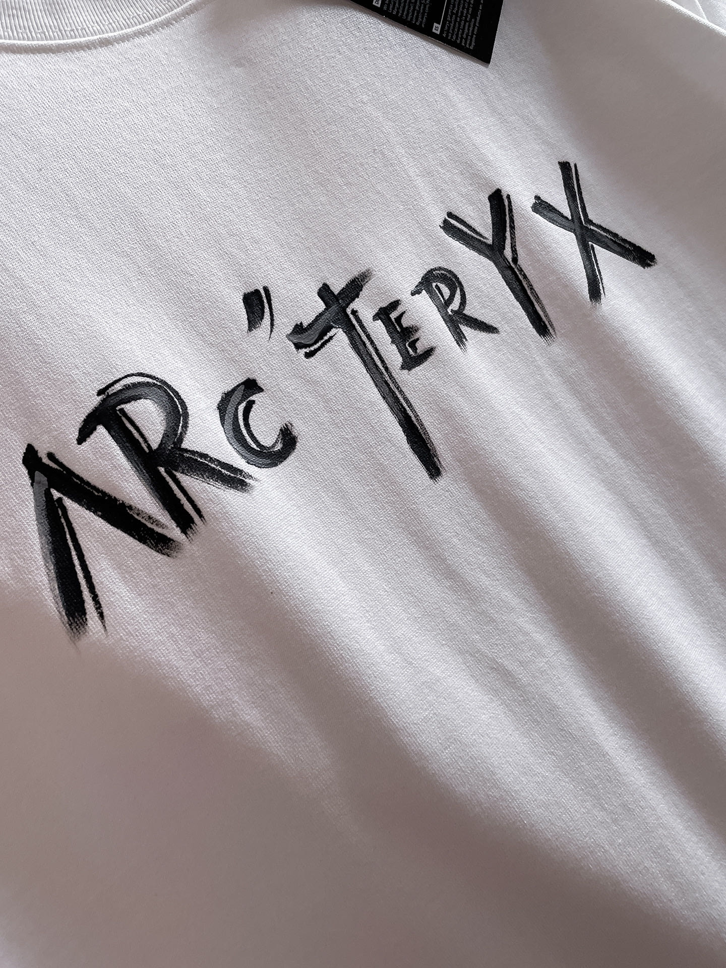  始祖鸟 🔥🔥高定面料 2025春夏新品上市🍃时尚经典圆领短袖👍🏻时尚单品设计，更加时尚舒适，高标准定制