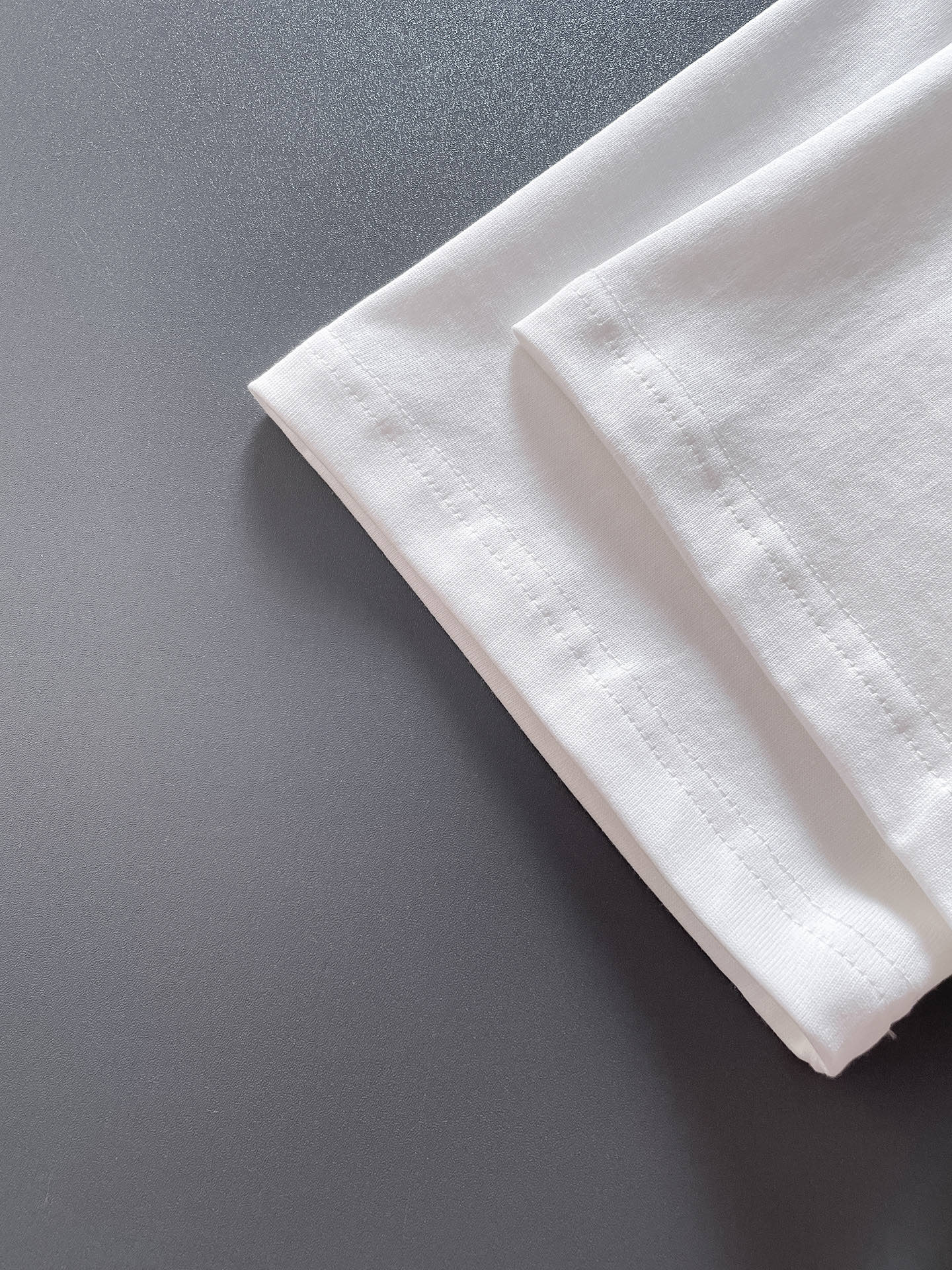  始祖鸟 🔥🔥高定面料 2025春夏新品上市🍃时尚经典圆领短袖👍🏻时尚单品设计，更加时尚舒适，高标准定制