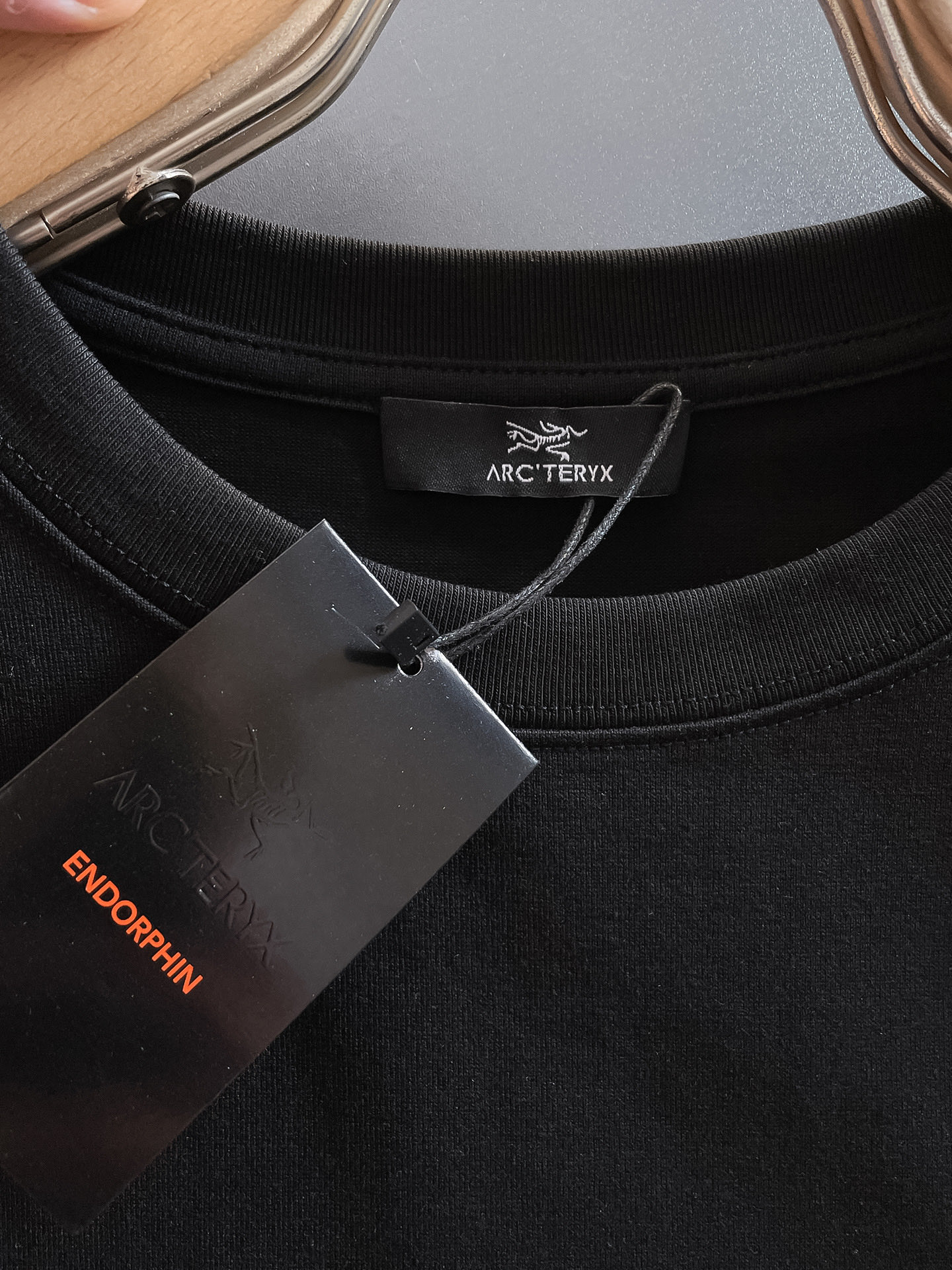  始祖鸟 🔥🔥高定面料 2025春夏新品上市🍃时尚经典圆领短袖👍🏻时尚单品设计，更加时尚舒适，高标准定制