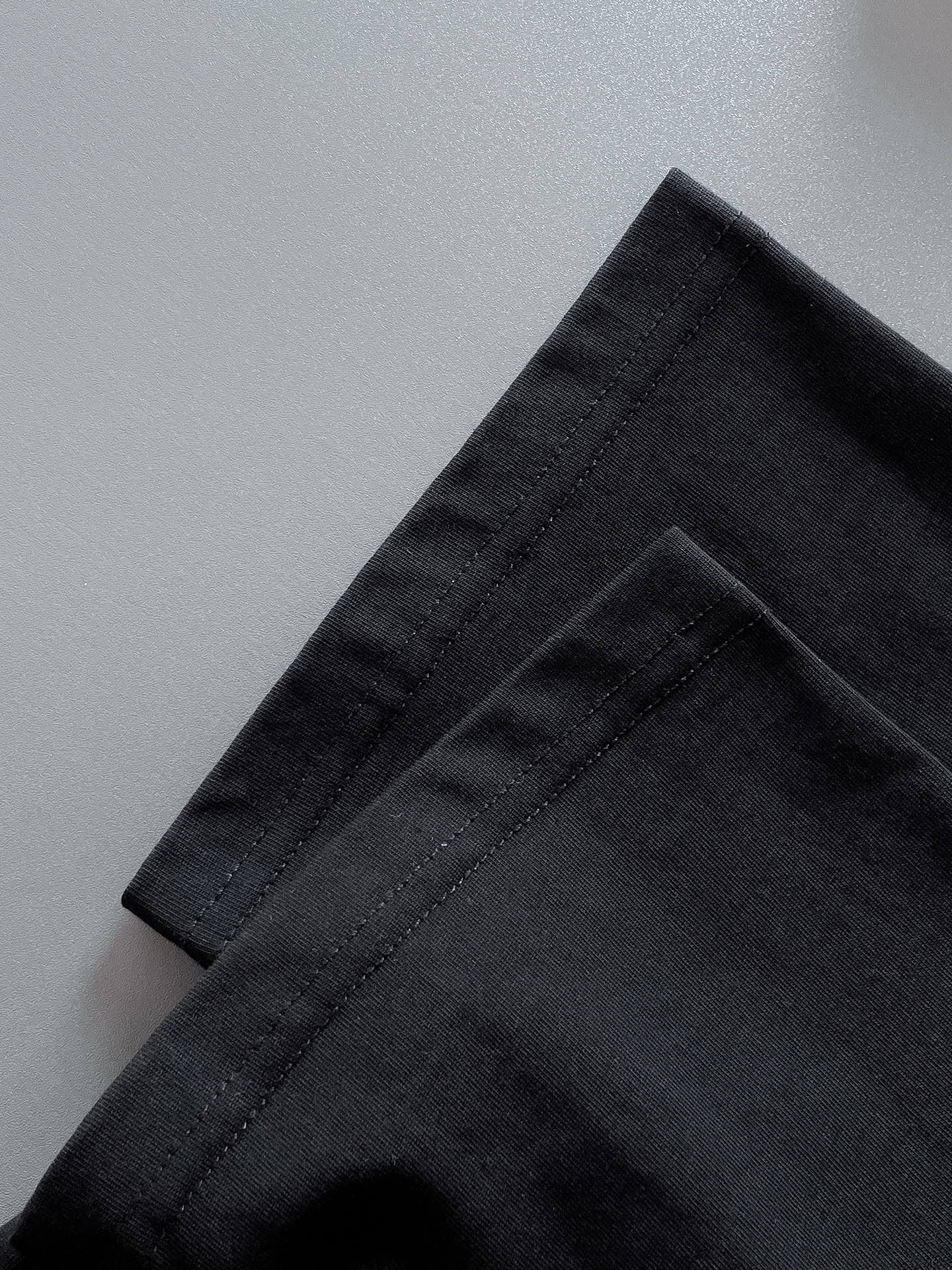  始祖鸟 🔥🔥高定面料 2025春夏新品上市🍃时尚经典圆领短袖👍🏻时尚单品设计，更加时尚舒适，高标准定制