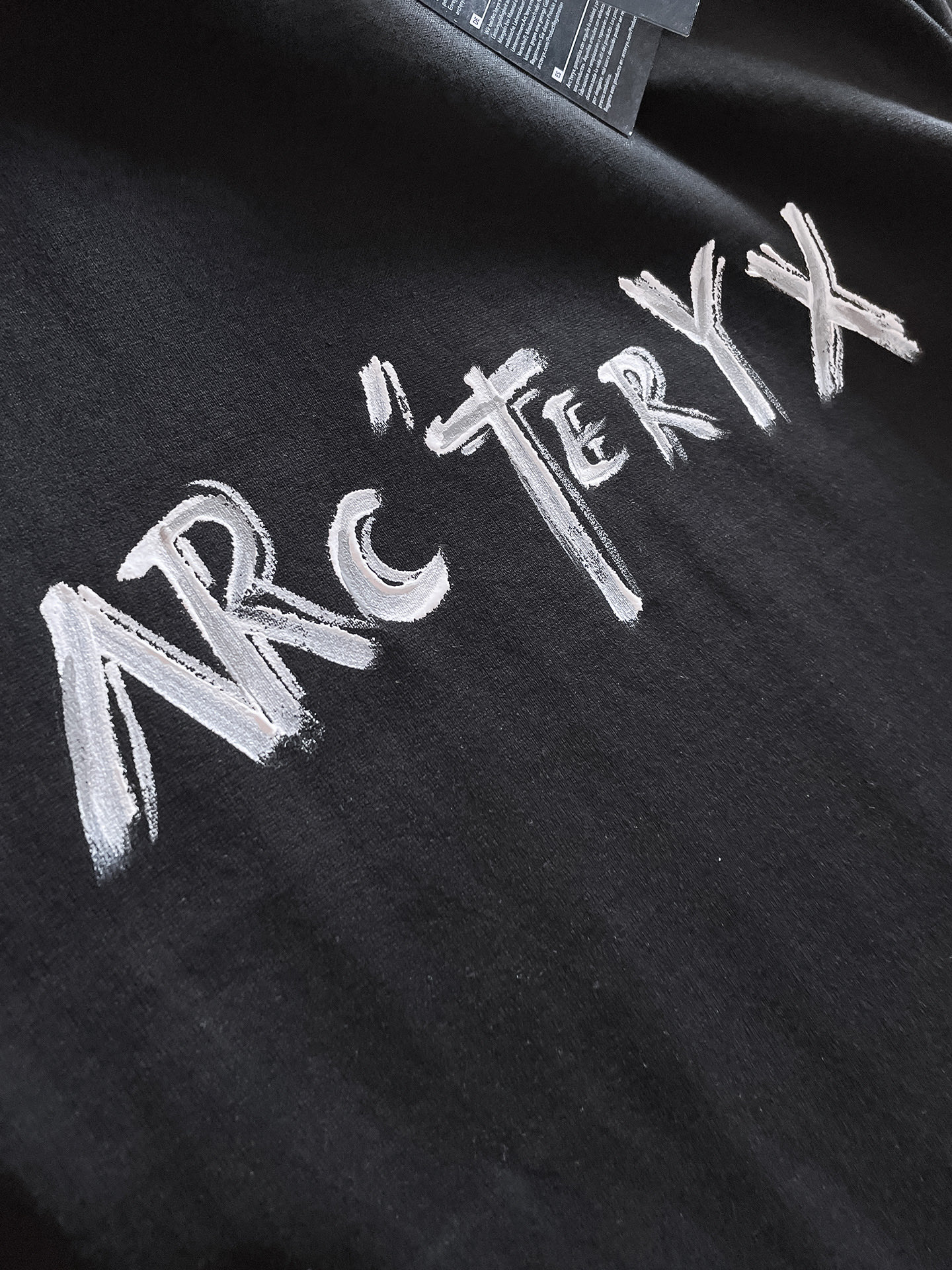  始祖鸟 🔥🔥高定面料 2025春夏新品上市🍃时尚经典圆领短袖👍🏻时尚单品设计，更加时尚舒适，高标准定制