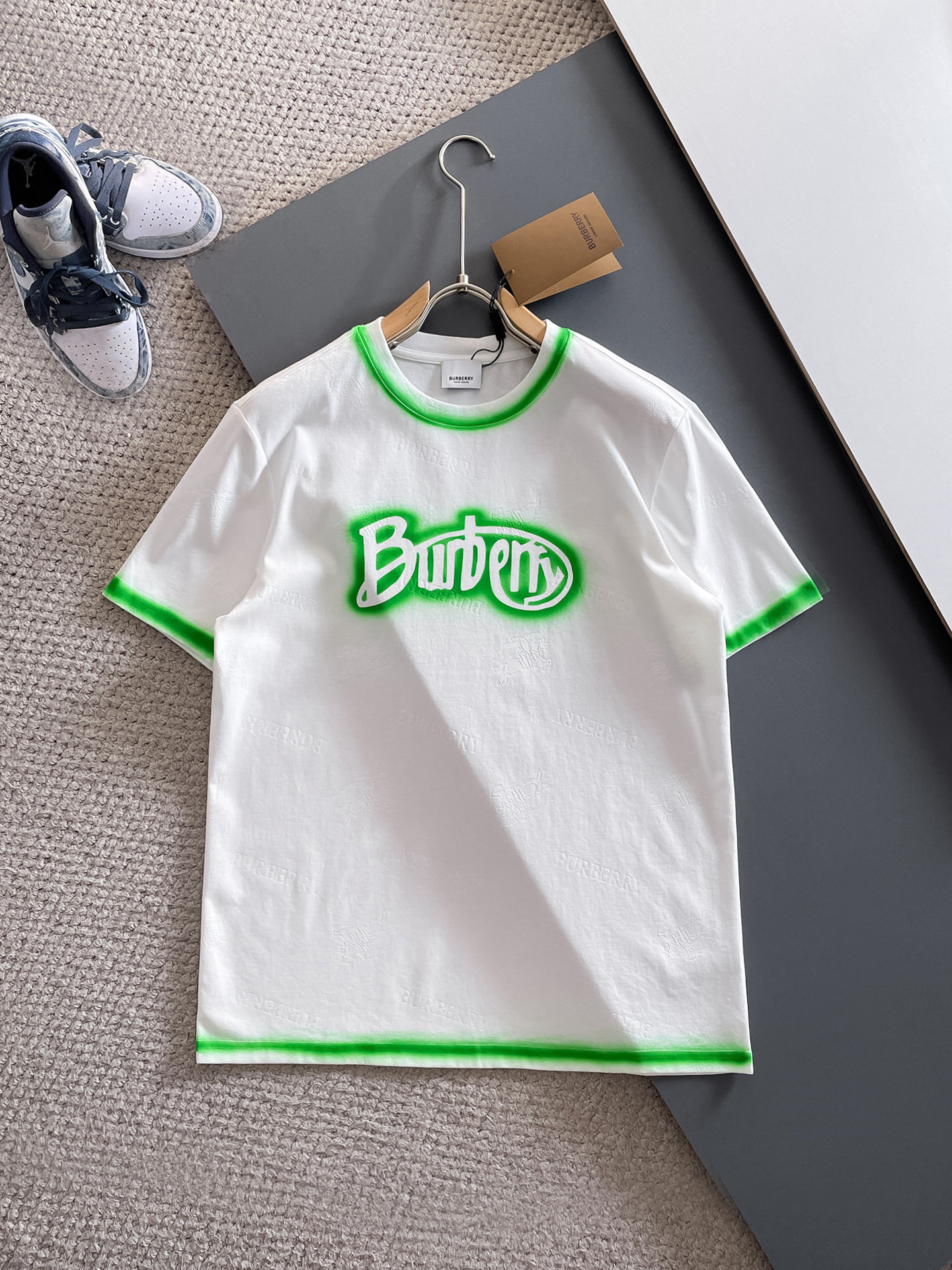  BUR 巴宝莉 🔥🔥高定面料 2025春夏新品上市🍃时尚经典圆领短袖👍🏻时尚单品设计，更加时尚舒适，高