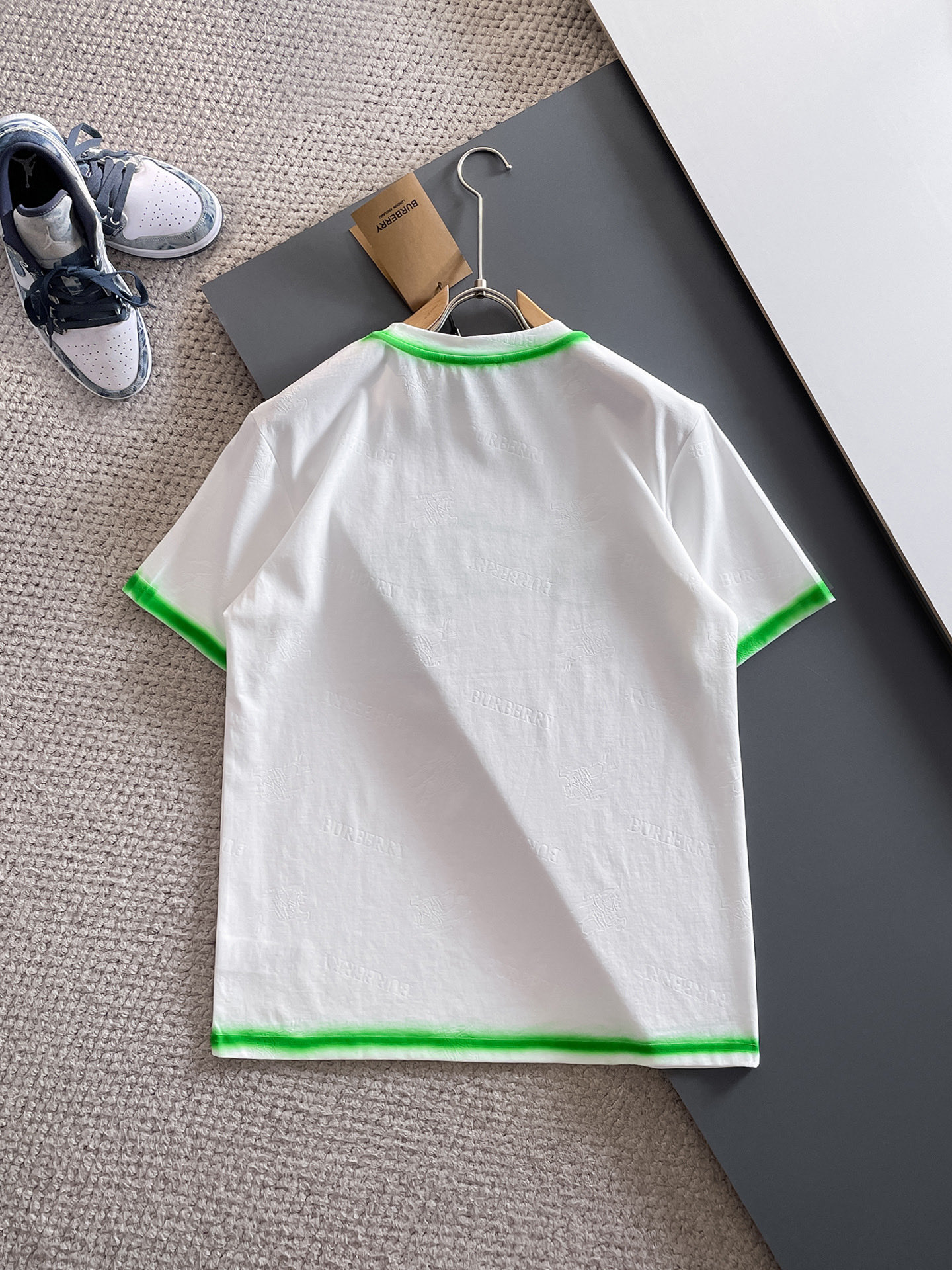  BUR 巴宝莉 🔥🔥高定面料 2025春夏新品上市🍃时尚经典圆领短袖👍🏻时尚单品设计，更加时尚舒适，高