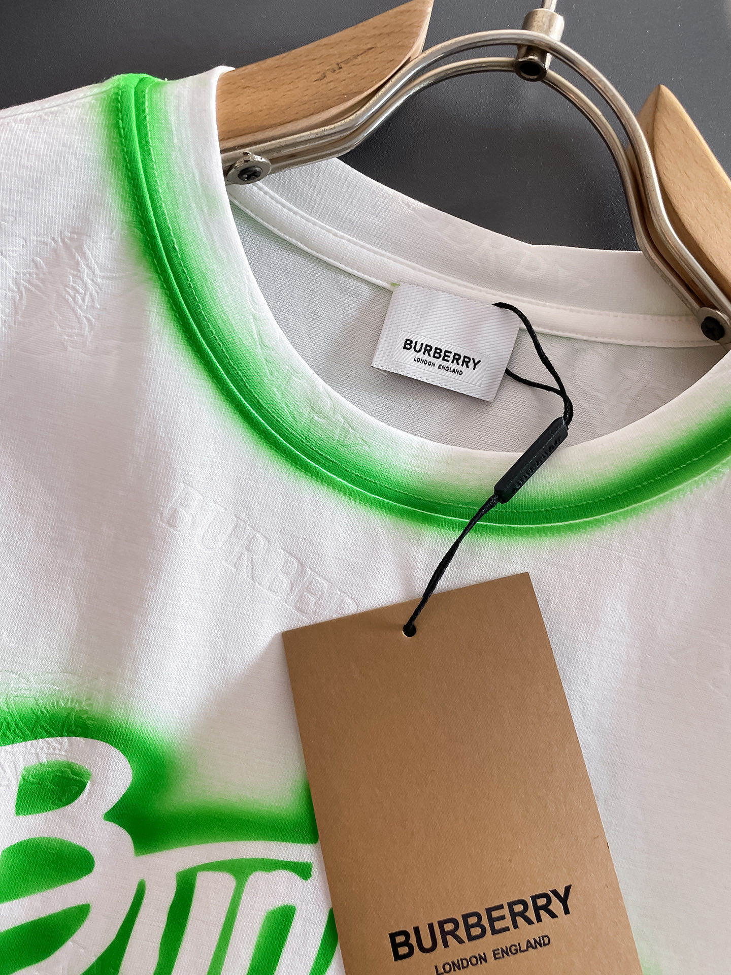  BUR 巴宝莉 🔥🔥高定面料 2025春夏新品上市🍃时尚经典圆领短袖👍🏻时尚单品设计，更加时尚舒适，高