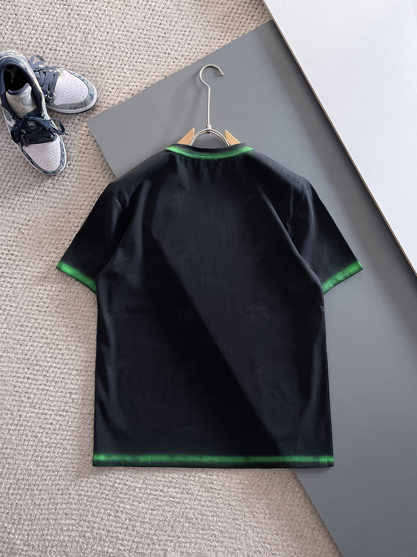  BUR 巴宝莉 🔥🔥高定面料 2025春夏新品上市🍃时尚经典圆领短袖👍🏻时尚单品设计，更加时尚舒适，高