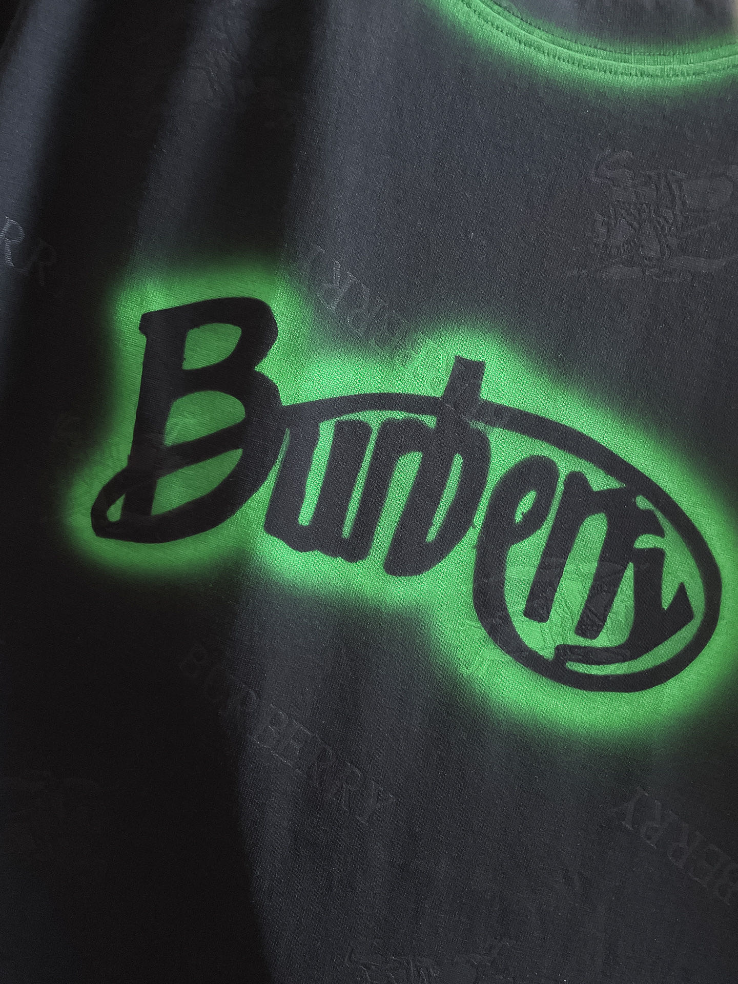  BUR 巴宝莉 🔥🔥高定面料 2025春夏新品上市🍃时尚经典圆领短袖👍🏻时尚单品设计，更加时尚舒适，高