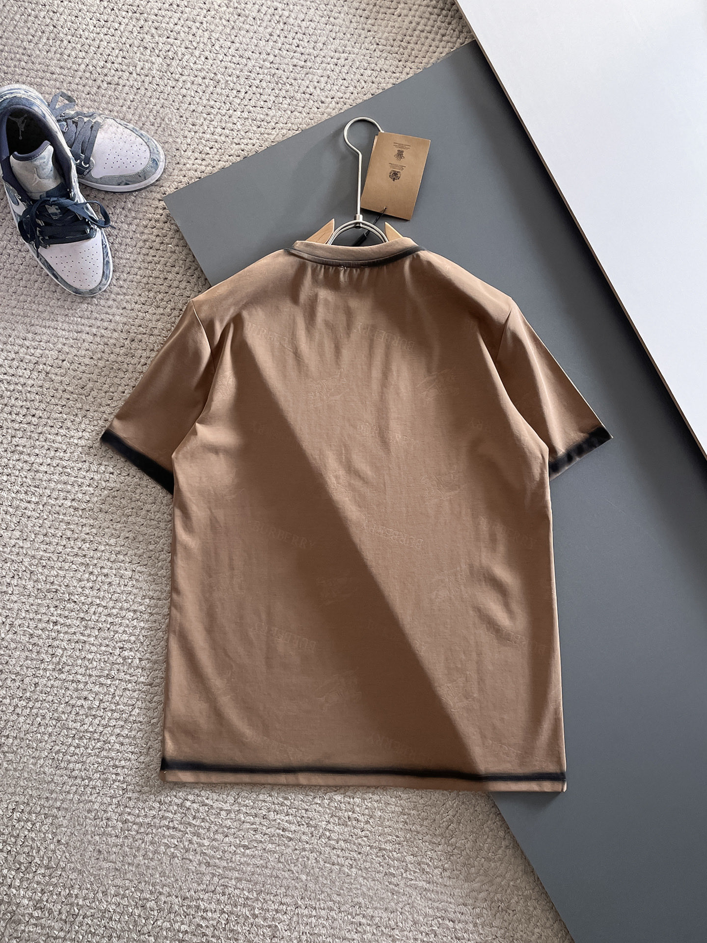  BUR 巴宝莉 🔥🔥高定面料 2025春夏新品上市🍃时尚经典圆领短袖👍🏻时尚单品设计，更加时尚舒适，高