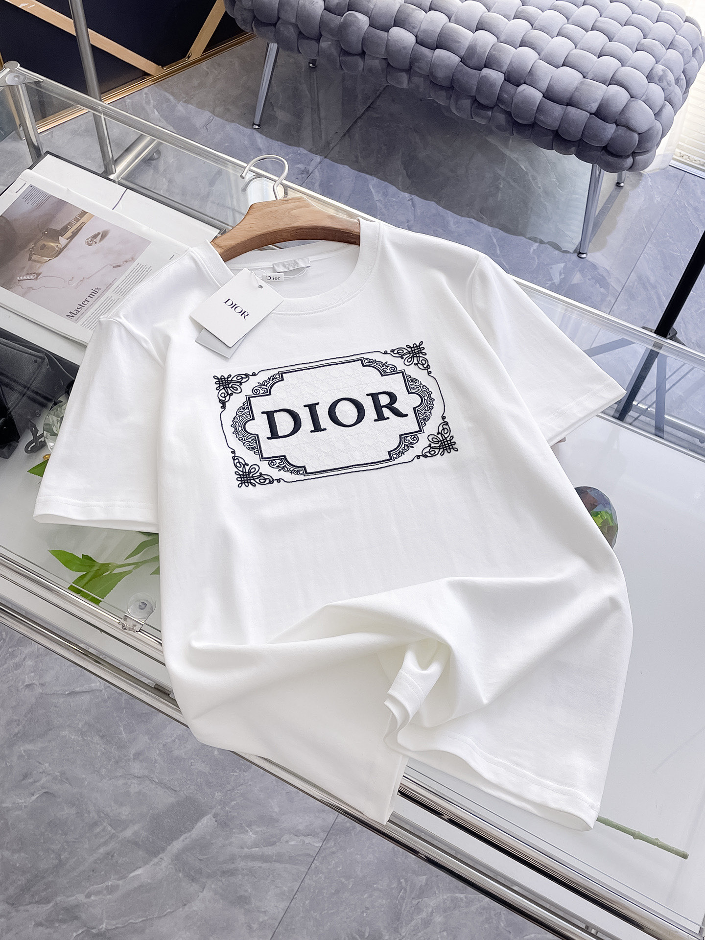 NO:484685,Dior exclusively offers new original single men's casual short sleeves, high-end customization, high-end version, fashionable and versatile imported fabric, super soft and delicate, skin-friendly and comfortable to wear, high-end boutique, OEM fine-made top body, very good, men's essential items, three-standards, color black and white, Size S-2XL Size S-2XL Size Shoulder width 46, bust 102, 66, sleeve length 22, M Size Shoulder width 47, bust 106, 67, sleeve length 23, L Size Shoulder width 48, bust 110, 68, sleeve length 24, XL Size Shoulder width 49, bust 114, 69, sleeve length 25, 2XL Size Shoulder width 50, bust 116, 70, sleeve length 26,,dior,dior,T-shirt,alexander wang19860909Dior 迪奥独家专供新款原单男士休闲短袖 高端定制 高版本 时尚百搭爆款进口面料 手感超柔软细腻 穿着亲肤舒适 高端精品 代工厂精细做上身非常赞 男士必备单品 三标齐全 颜色黑色白色 尺码S-2XL S码肩宽46 胸围102 衣长66 袖长22 M码肩宽47 胸围106 衣长67 袖长23 L码肩宽48 胸围110 衣长68 袖长24 XL码肩宽49 胸围114 衣长69 袖长25 2XL码肩宽50 胸围116 衣长70 袖长26,,dior,dior,T-shirt,alexander wang,Men's clothing