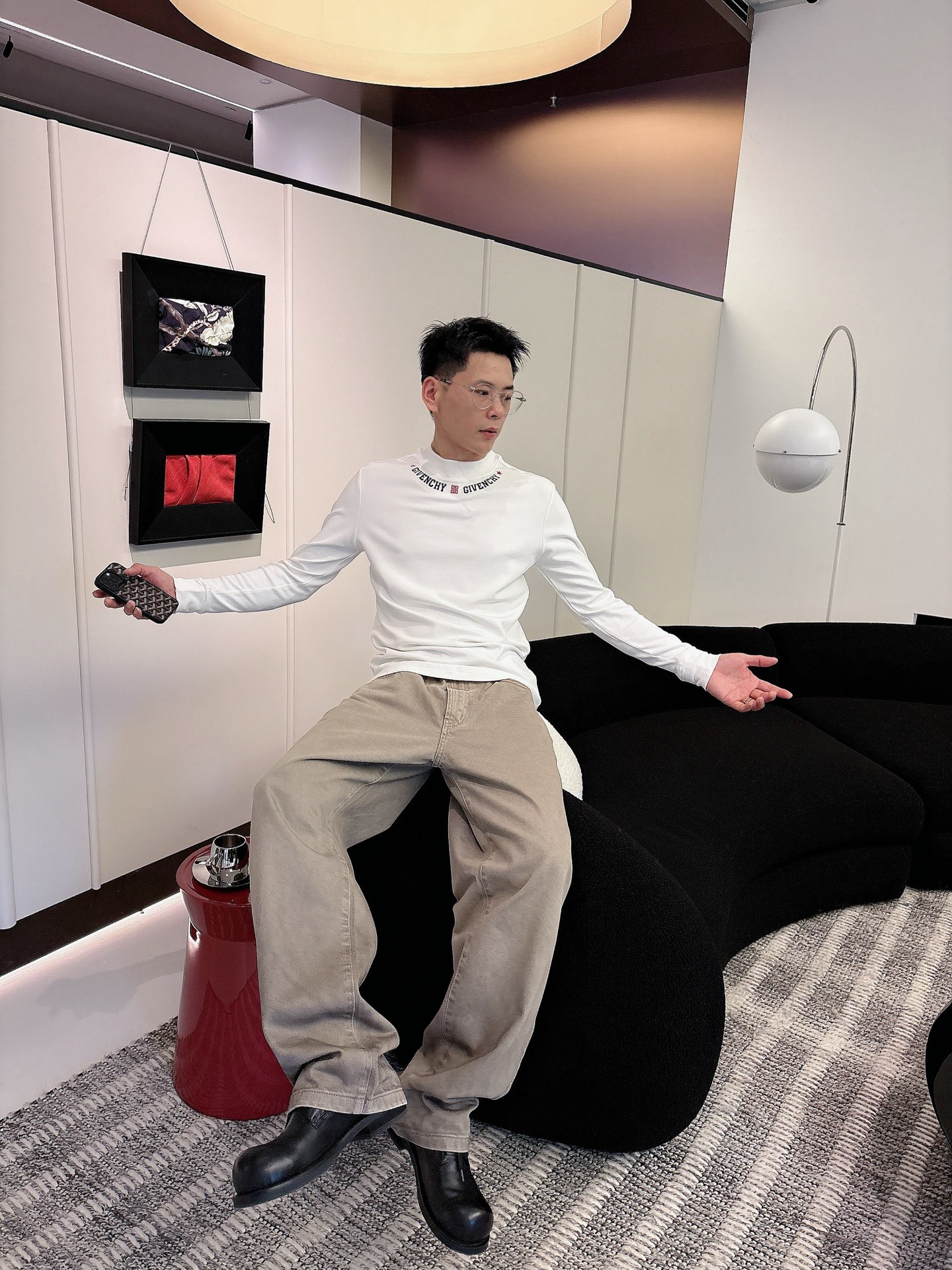 Givenchy 秋冬专柜新款 时尚休闲打底衫长袖T恤,精选进口高密度双面拉架棉面料,精致原版logo打 Givenchy 秋冬专柜新款 时尚休闲打底衫长袖T恤,精选进口高密度双面拉架棉面料,精致原版logo打
