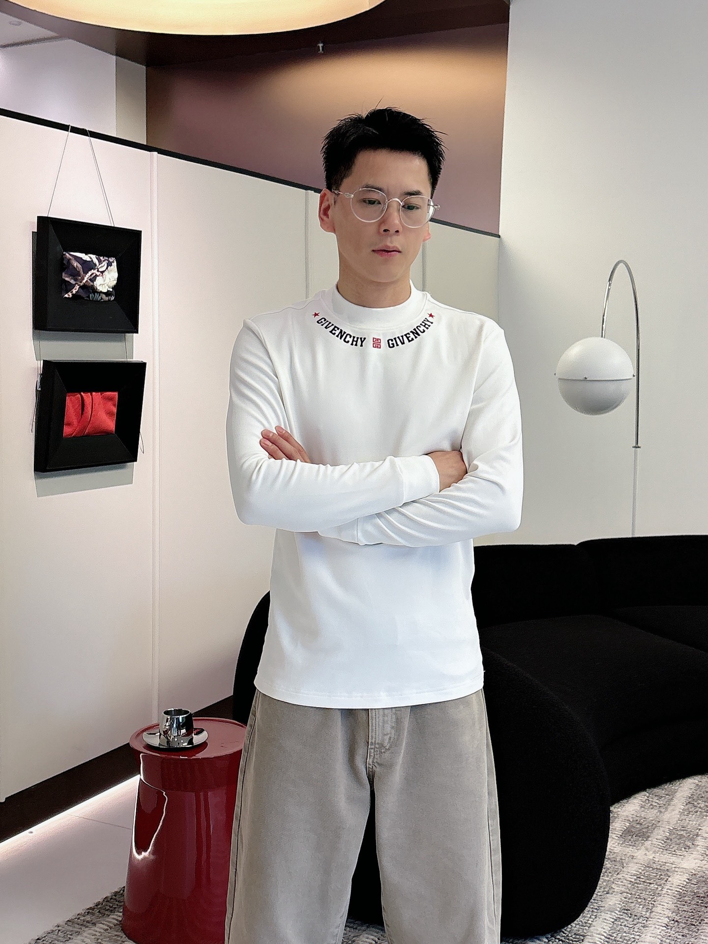Givenchy 秋冬专柜新款 时尚休闲打底衫长袖T恤，精选进口高密度双面拉架棉面料，精致原版logo打