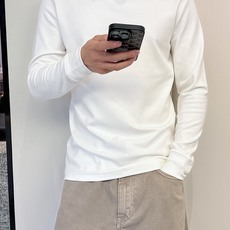 Givenchy 秋冬专柜新款 时尚休闲打底衫长袖T恤,精选进口高密度双面拉架棉面料,精致原版logo打 Givenchy 秋冬专柜新款 时尚休闲打底衫长袖T恤,精选进口高密度双面拉架棉面料,精致原版logo打