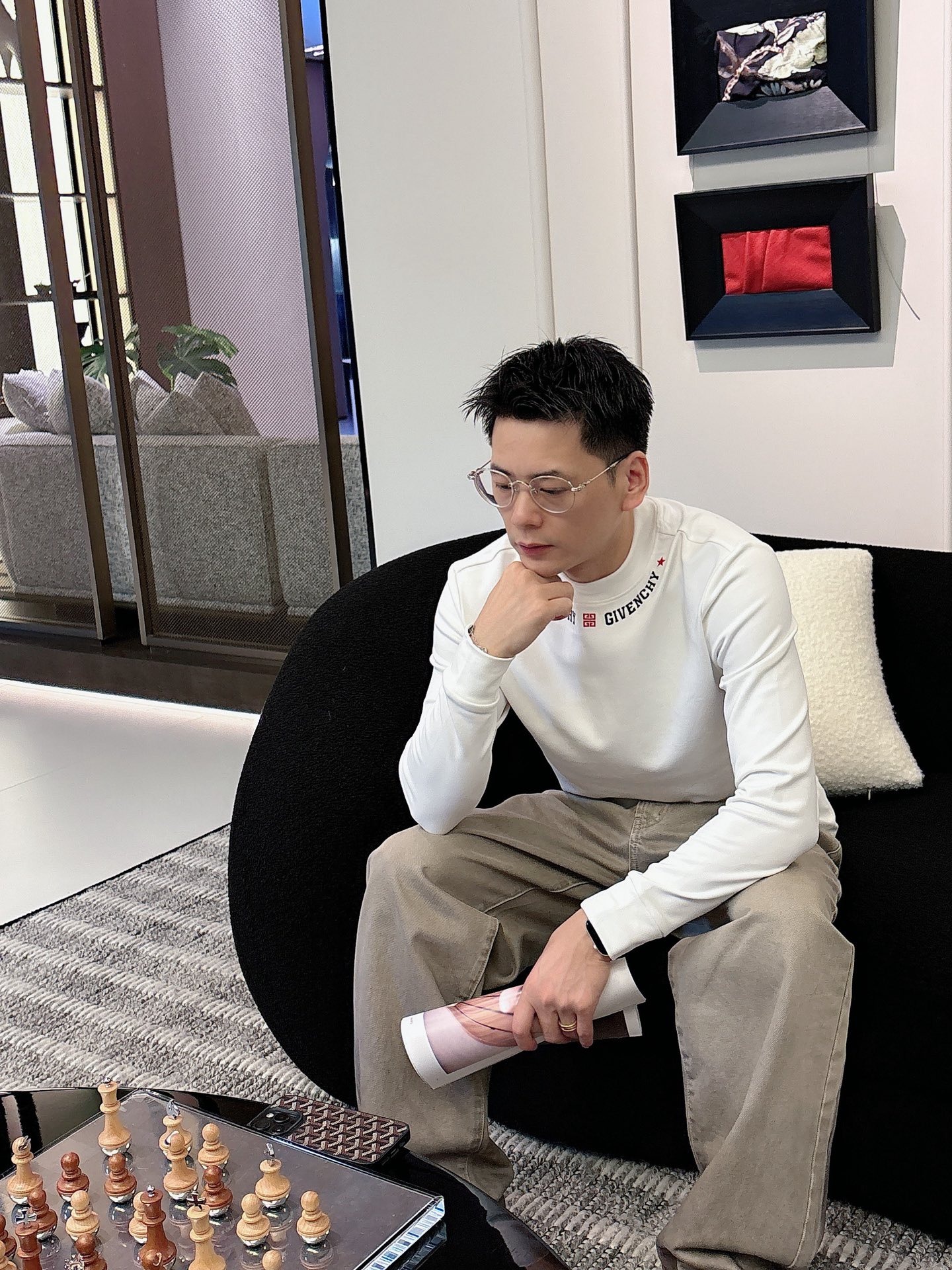 Givenchy 秋冬专柜新款 时尚休闲打底衫长袖T恤,精选进口高密度双面拉架棉面料,精致原版logo打 Givenchy 秋冬专柜新款 时尚休闲打底衫长袖T恤,精选进口高密度双面拉架棉面料,精致原版logo打