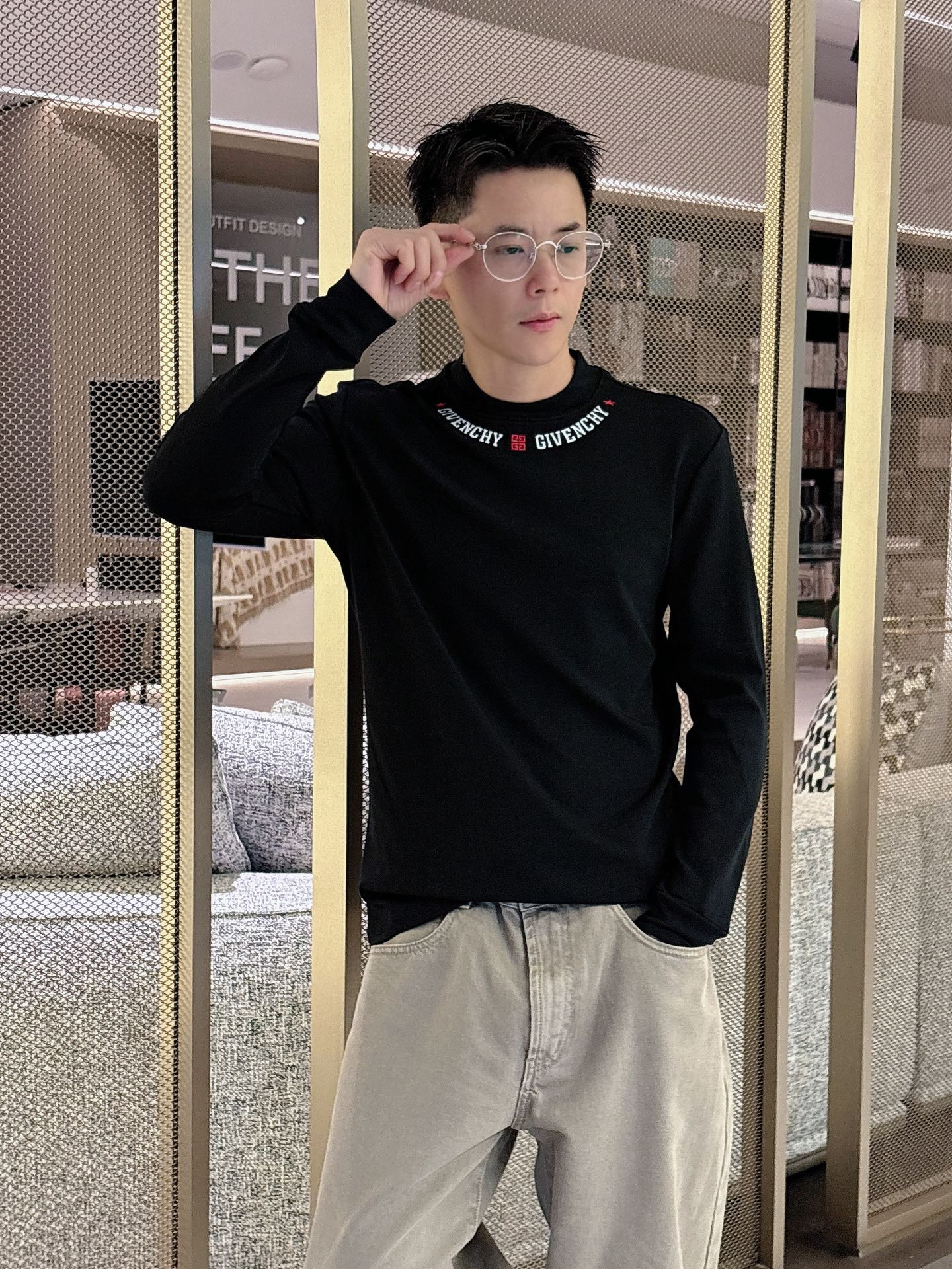 Givenchy 秋冬专柜新款 时尚休闲打底衫长袖T恤，精选进口高密度双面拉架棉面料，精致原版logo打