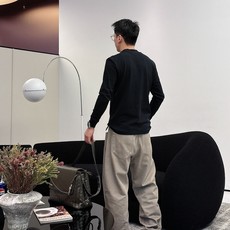 Givenchy 秋冬专柜新款 时尚休闲打底衫长袖T恤,精选进口高密度双面拉架棉面料,精致原版logo打 Givenchy 秋冬专柜新款 时尚休闲打底衫长袖T恤,精选进口高密度双面拉架棉面料,精致原版logo打