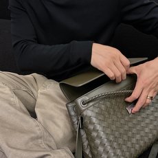 Givenchy 秋冬专柜新款 时尚休闲打底衫长袖T恤,精选进口高密度双面拉架棉面料,精致原版logo打 Givenchy 秋冬专柜新款 时尚休闲打底衫长袖T恤,精选进口高密度双面拉架棉面料,精致原版logo打