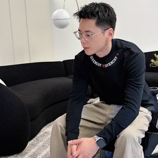 Givenchy 秋冬专柜新款 时尚休闲打底衫长袖T恤,精选进口高密度双面拉架棉面料,精致原版logo打 Givenchy 秋冬专柜新款 时尚休闲打底衫长袖T恤,精选进口高密度双面拉架棉面料,精致原版logo打