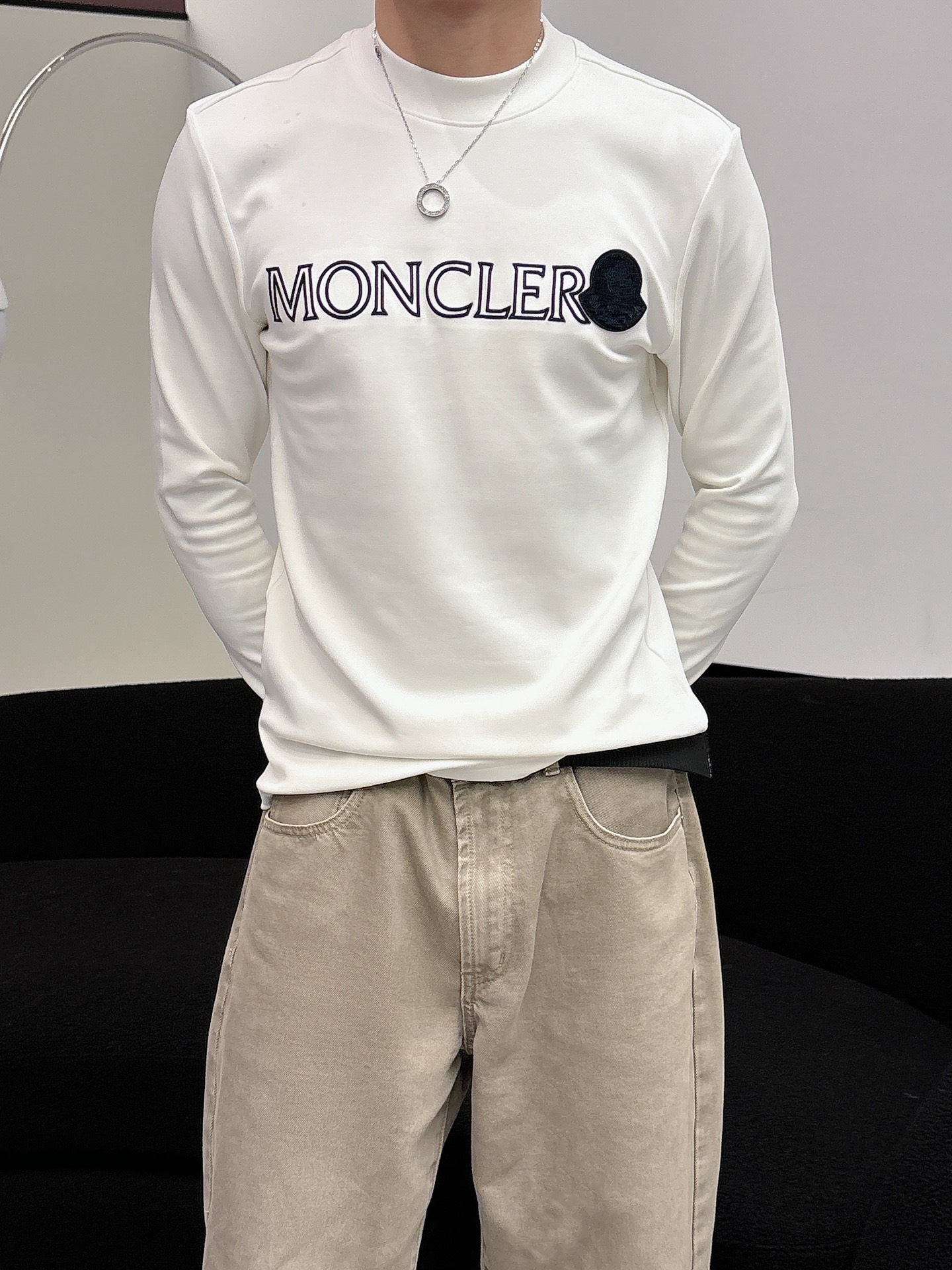 Moncler 秋冬专柜新款 时尚休闲打底衫长袖T恤，精选进口高密度双面拉架棉面料，精致原版logo打造
