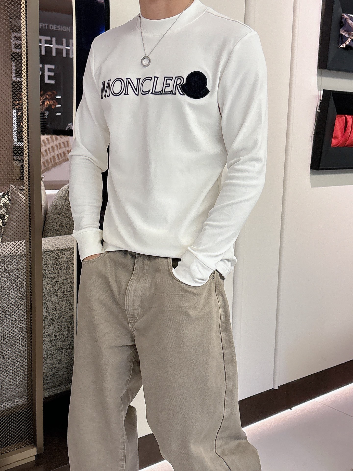 Moncler 秋冬专柜新款 时尚休闲打底衫长袖T恤，精选进口高密度双面拉架棉面料，精致原版logo打造