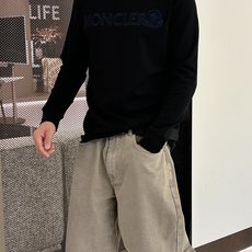 Moncler 秋冬专柜新款 时尚休闲打底衫长袖T恤,精选进口高密度双面拉架棉面料,精致原版logo打造 Moncler 秋冬专柜新款 时尚休闲打底衫长袖T恤,精选进口高密度双面拉架棉面料,精致原版logo打造