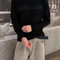 Moncler 秋冬专柜新款 时尚休闲打底衫长袖T恤,精选进口高密度双面拉架棉面料,精致原版logo打造 Moncler 秋冬专柜新款 时尚休闲打底衫长袖T恤,精选进口高密度双面拉架棉面料,精致原版logo打造