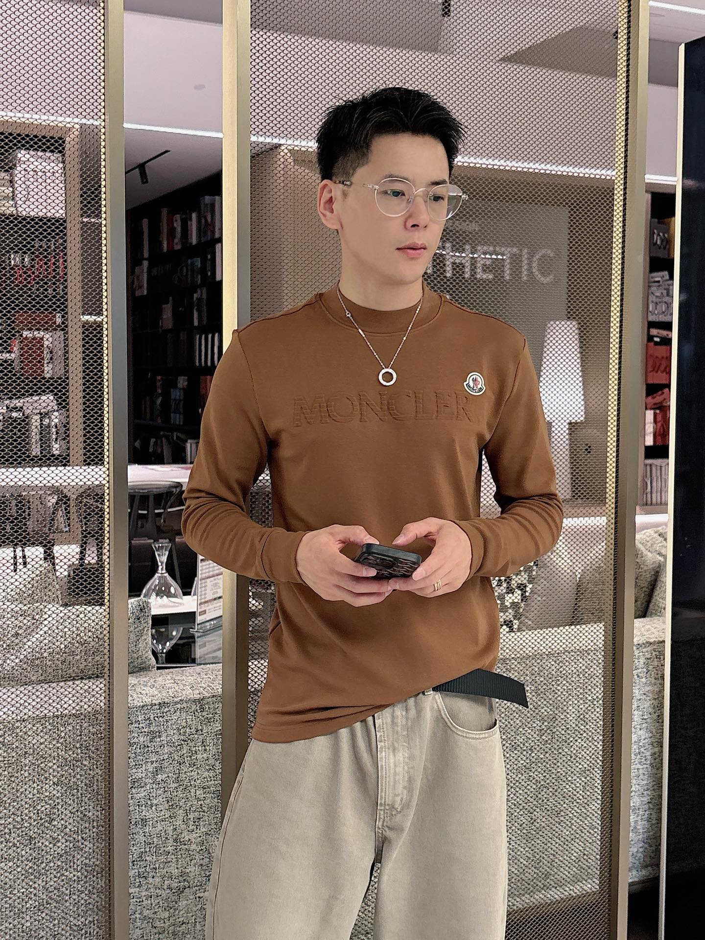 Moncler 秋冬专柜新款 时尚休闲打底衫长袖T恤，精选进口高密度双面拉架棉面料，精致原版logo打造