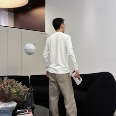 始祖鸟 秋冬专柜新款 时尚休闲打底衫长袖T恤,精选进口高密度双面拉架棉面料,精致原版logo打造,舒适性 始祖鸟 秋冬专柜新款 时尚休闲打底衫长袖T恤,精选进口高密度双面拉架棉面料,精致原版logo打造,舒适性