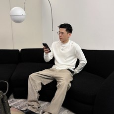 始祖鸟 秋冬专柜新款 时尚休闲打底衫长袖T恤,精选进口高密度双面拉架棉面料,精致原版logo打造,舒适性 始祖鸟 秋冬专柜新款 时尚休闲打底衫长袖T恤,精选进口高密度双面拉架棉面料,精致原版logo打造,舒适性