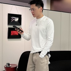 始祖鸟 秋冬专柜新款 时尚休闲打底衫长袖T恤,精选进口高密度双面拉架棉面料,精致原版logo打造,舒适性 始祖鸟 秋冬专柜新款 时尚休闲打底衫长袖T恤,精选进口高密度双面拉架棉面料,精致原版logo打造,舒适性