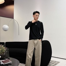 始祖鸟 秋冬专柜新款 时尚休闲打底衫长袖T恤,精选进口高密度双面拉架棉面料,精致原版logo打造,舒适性 始祖鸟 秋冬专柜新款 时尚休闲打底衫长袖T恤,精选进口高密度双面拉架棉面料,精致原版logo打造,舒适性