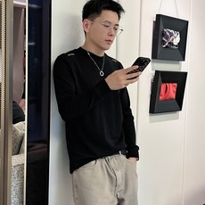 始祖鸟 秋冬专柜新款 时尚休闲打底衫长袖T恤,精选进口高密度双面拉架棉面料,精致原版logo打造,舒适性 始祖鸟 秋冬专柜新款 时尚休闲打底衫长袖T恤,精选进口高密度双面拉架棉面料,精致原版logo打造,舒适性
