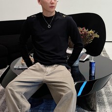 始祖鸟 秋冬专柜新款 时尚休闲打底衫长袖T恤,精选进口高密度双面拉架棉面料,精致原版logo打造,舒适性 始祖鸟 秋冬专柜新款 时尚休闲打底衫长袖T恤,精选进口高密度双面拉架棉面料,精致原版logo打造,舒适性