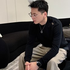 始祖鸟 秋冬专柜新款 时尚休闲打底衫长袖T恤,精选进口高密度双面拉架棉面料,精致原版logo打造,舒适性 始祖鸟 秋冬专柜新款 时尚休闲打底衫长袖T恤,精选进口高密度双面拉架棉面料,精致原版logo打造,舒适性