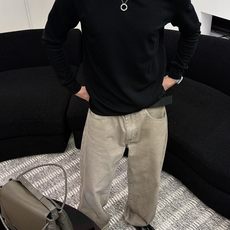 始祖鸟 秋冬专柜新款 时尚休闲打底衫长袖T恤,精选进口高密度双面拉架棉面料,精致原版logo打造,舒适性 始祖鸟 秋冬专柜新款 时尚休闲打底衫长袖T恤,精选进口高密度双面拉架棉面料,精致原版logo打造,舒适性