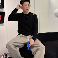 始祖鸟 秋冬专柜新款 时尚休闲打底衫长袖T恤,精选进口高密度双面拉架棉面料,精致原版logo打造,舒适性 始祖鸟 秋冬专柜新款 时尚休闲打底衫长袖T恤,精选进口高密度双面拉架棉面料,精致原版logo打造,舒适性