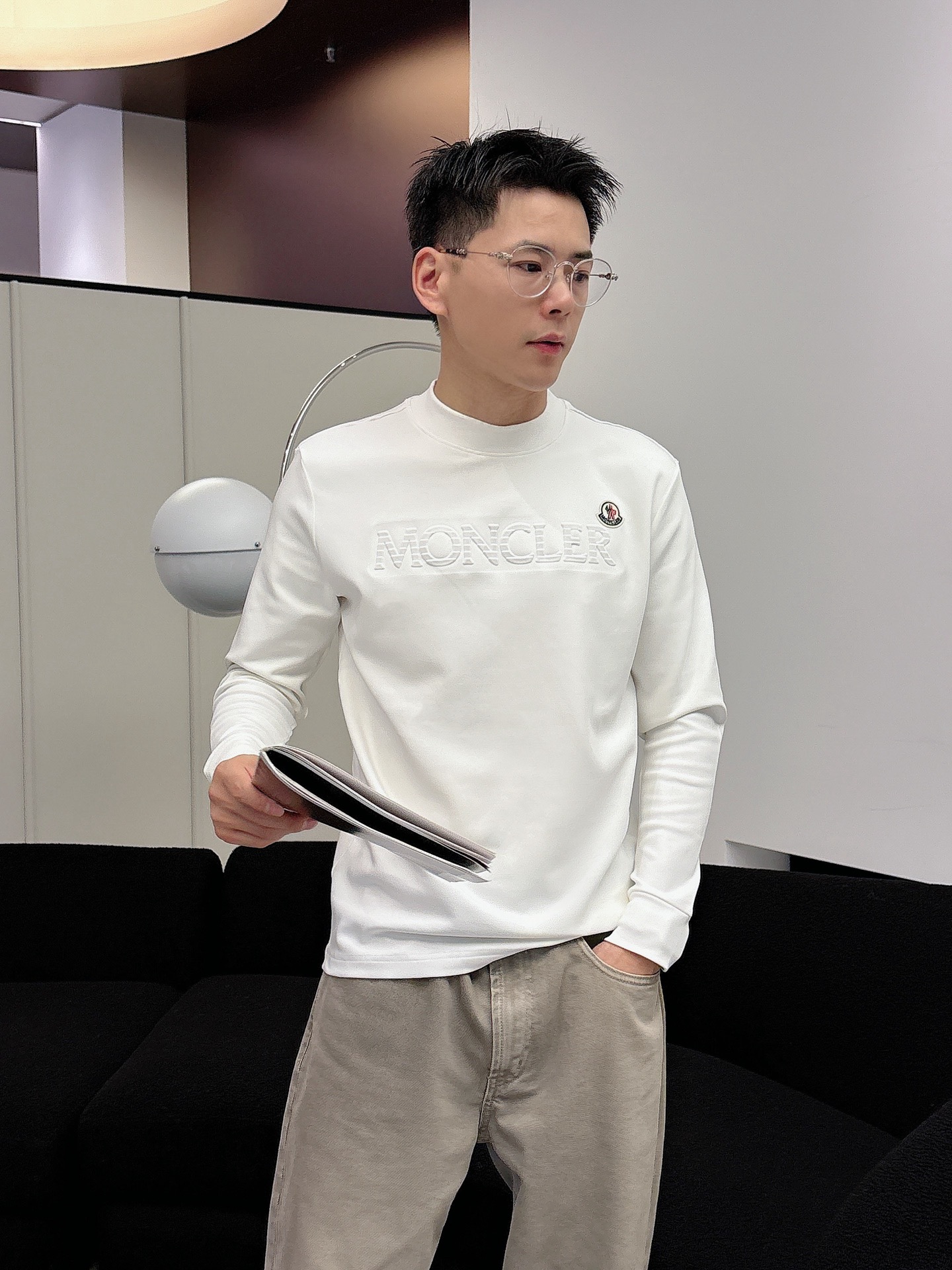 Moncler 秋冬专柜新款 时尚休闲打底衫长袖T恤，精选进口高密度双面拉架棉面料，精致原版logo打造
