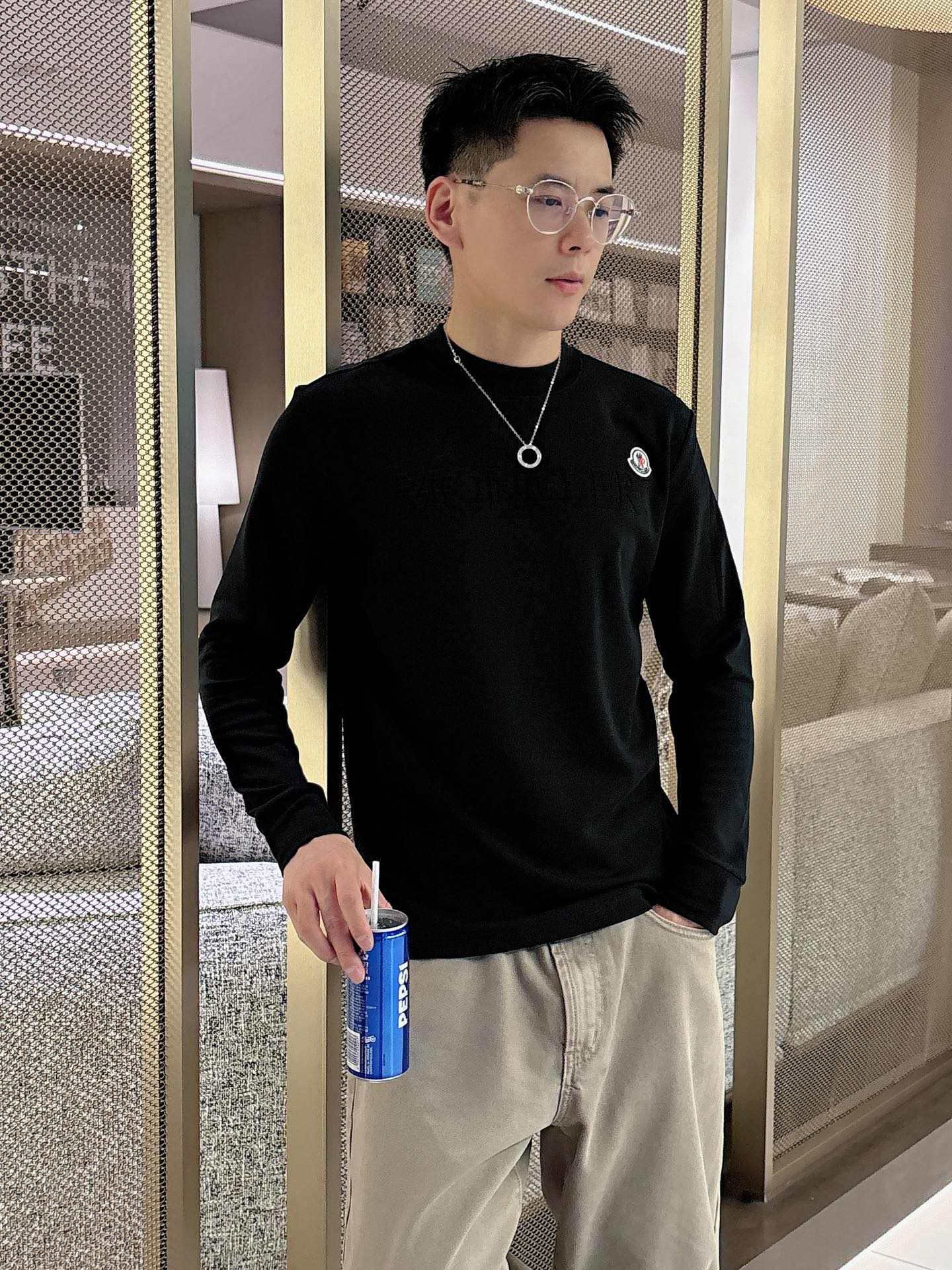 Moncler 秋冬专柜新款 时尚休闲打底衫长袖T恤，精选进口高密度双面拉架棉面料，精致原版logo打造