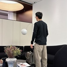 Moncler 秋冬专柜新款 时尚休闲打底衫长袖T恤,精选进口高密度双面拉架棉面料,精致原版logo打造 Moncler 秋冬专柜新款 时尚休闲打底衫长袖T恤,精选进口高密度双面拉架棉面料,精致原版logo打造