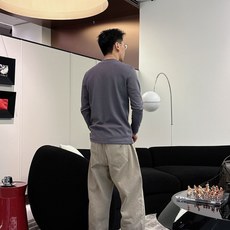 Moncler 秋冬专柜新款 时尚休闲打底衫长袖T恤,精选进口高密度双面拉架棉面料,精致原版logo打造 Moncler 秋冬专柜新款 时尚休闲打底衫长袖T恤,精选进口高密度双面拉架棉面料,精致原版logo打造