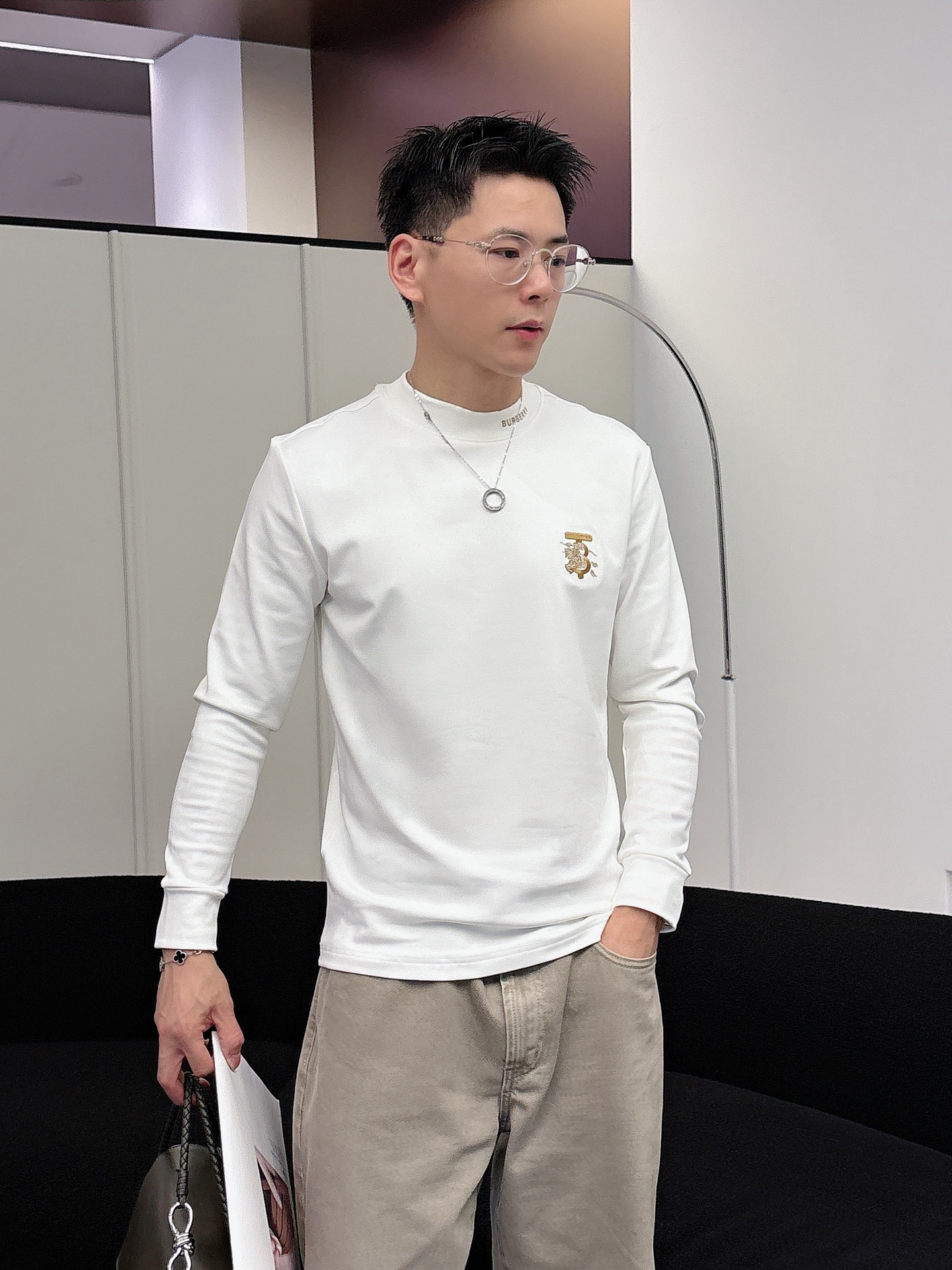 Burberry 秋冬专柜新款 时尚休闲打底衫长袖T恤，精选进口高密度双面拉架棉面料，精致原版logo打