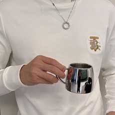 Burberry 秋冬专柜新款 时尚休闲打底衫长袖T恤,精选进口高密度双面拉架棉面料,精致原版logo打 Burberry 秋冬专柜新款 时尚休闲打底衫长袖T恤,精选进口高密度双面拉架棉面料,精致原版logo打
