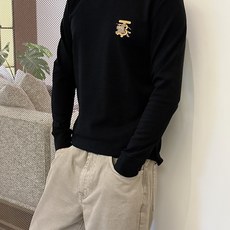 Burberry 秋冬专柜新款 时尚休闲打底衫长袖T恤,精选进口高密度双面拉架棉面料,精致原版logo打 Burberry 秋冬专柜新款 时尚休闲打底衫长袖T恤,精选进口高密度双面拉架棉面料,精致原版logo打