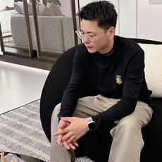 Burberry 秋冬专柜新款 时尚休闲打底衫长袖T恤,精选进口高密度双面拉架棉面料,精致原版logo打 Burberry 秋冬专柜新款 时尚休闲打底衫长袖T恤,精选进口高密度双面拉架棉面料,精致原版logo打