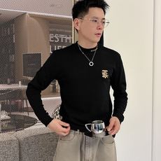 Burberry 秋冬专柜新款 时尚休闲打底衫长袖T恤,精选进口高密度双面拉架棉面料,精致原版logo打 Burberry 秋冬专柜新款 时尚休闲打底衫长袖T恤,精选进口高密度双面拉架棉面料,精致原版logo打
