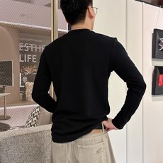 Burberry 秋冬专柜新款 时尚休闲打底衫长袖T恤,精选进口高密度双面拉架棉面料,精致原版logo打 Burberry 秋冬专柜新款 时尚休闲打底衫长袖T恤,精选进口高密度双面拉架棉面料,精致原版logo打