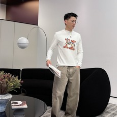Hermes 秋冬专柜新款 时尚休闲打底衫长袖T恤,精选进口高密度双面拉架棉面料,精致原版logo打造, Hermes 秋冬专柜新款 时尚休闲打底衫长袖T恤,精选进口高密度双面拉架棉面料,精致原版logo打造,